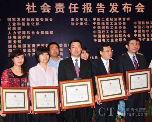 �Ϻ�ؐ���hί����(sh��)ӛ����(zh��)�и�����ꐂ����I(l��ng)ȡ�C��(sh��)